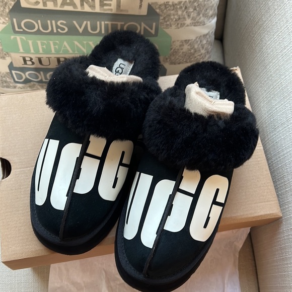 Womens Ugg disquette - size 9 like new! Sold out! - Picture 1 of 10